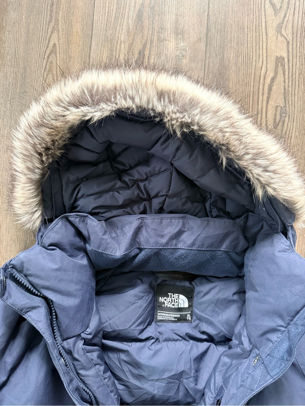 The North Face Navy Insulated Women's Parka - Picture 3 of 6